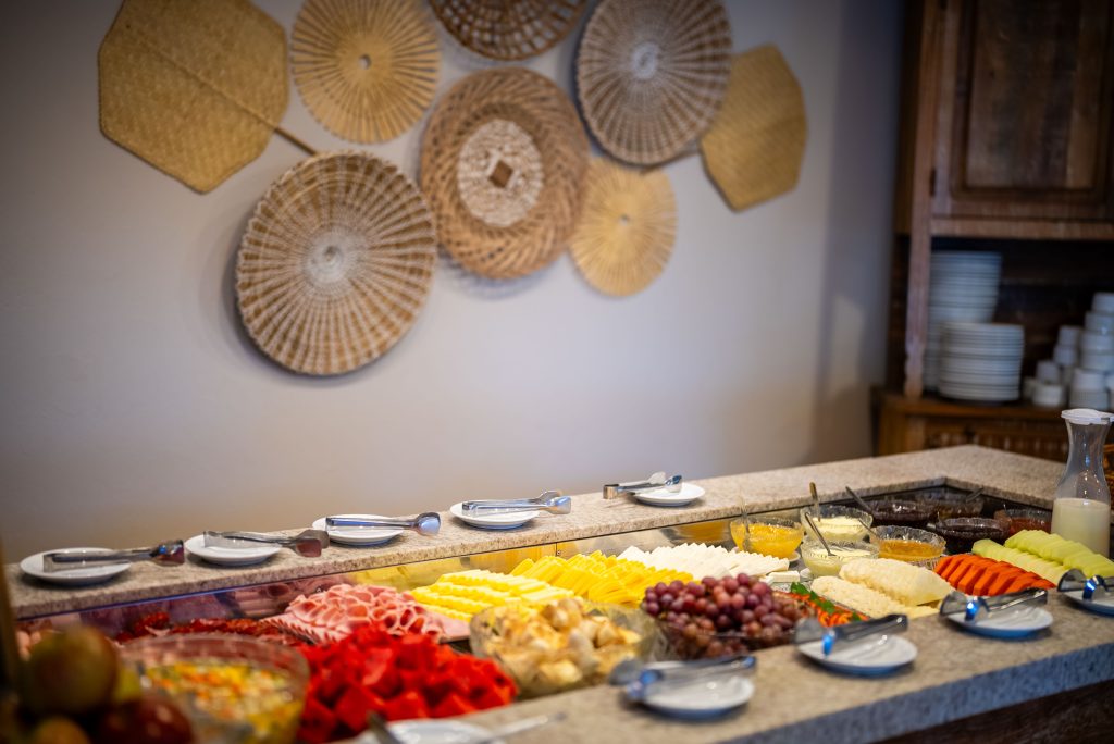 imagem do buffet frio de café da manhã do Restaurante Alameda